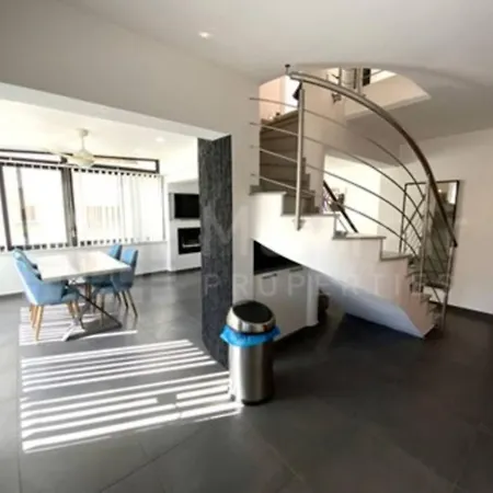 Makenzy Star 2bd Duplex * Aglantzia