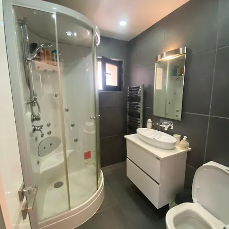 Makenzy Star 2bd Duplex Holiday home *