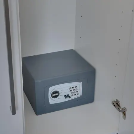 Makenzy Star 2bd Duplex 300m From * לרנקה