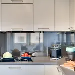 Makenzy Star 2bd Duplex 300m From Case de vacanță *