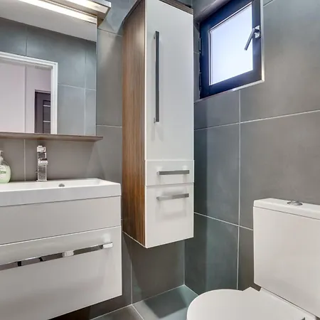 Case de vacanță Makenzy Star 2bd Duplex 300m From Larnaca