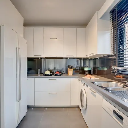 Vakantiehuis Makenzy Star 2bd Duplex 300m From Larnaca