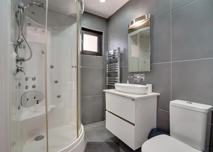 Makenzy Star 2bd Duplex 300m From Prázdninový dům *