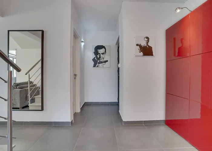 Makenzy Star 2bd Duplex 300m From Prázdninový dům *