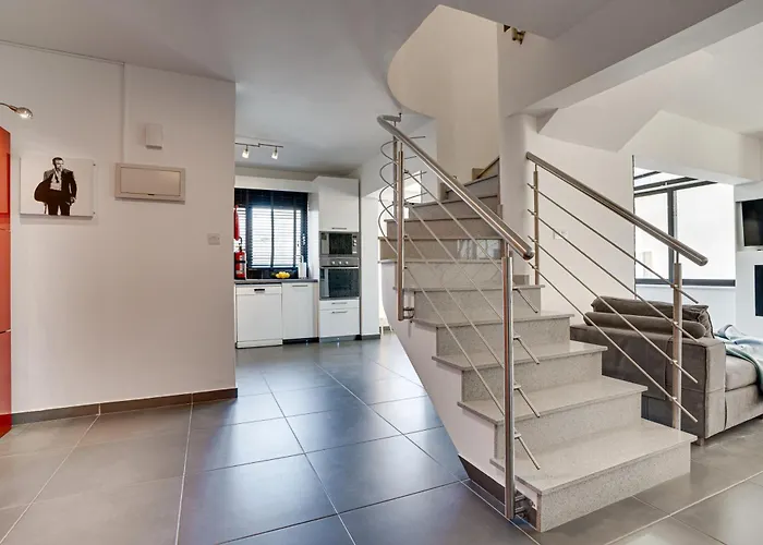 Makenzy Star 2bd Duplex 300m From Prázdninový dům *