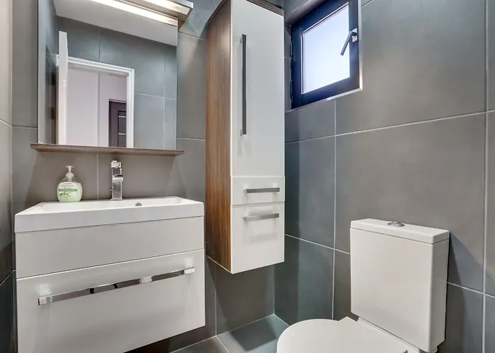 Prázdninový dům Makenzy Star 2bd Duplex 300m From Larnaca