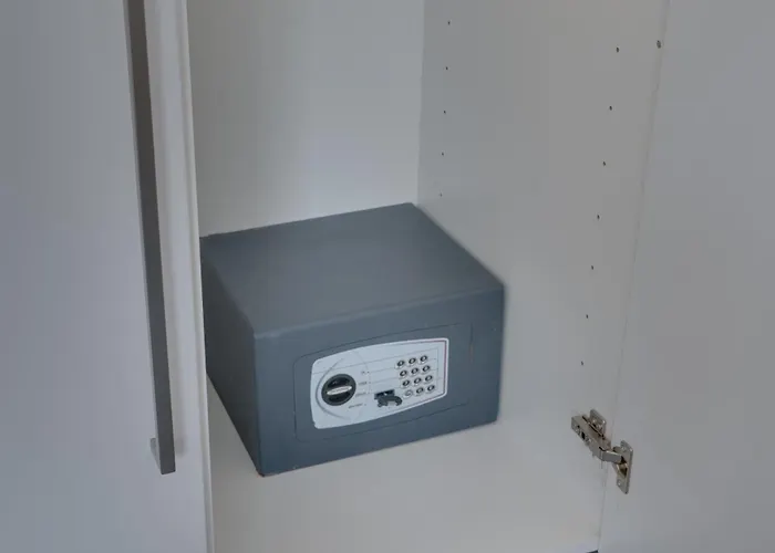 Makenzy Star 2bd Duplex 300m From * Larnaca