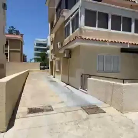 Makenzy Star 2bd Duplex 300m From ラルナカ